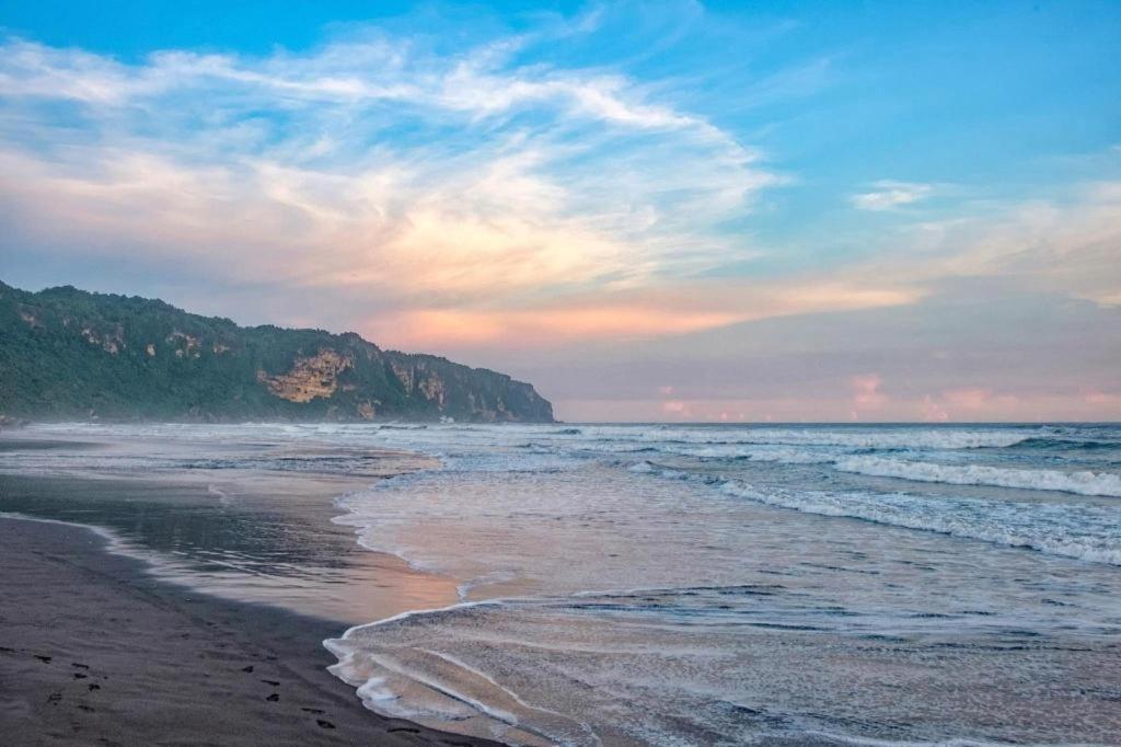Artotel Suites Bianti Yogyakarta Kültér fotó